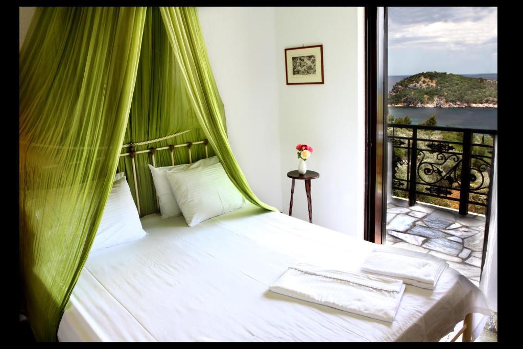 Mando Beachfront Stafylos Rom bilde