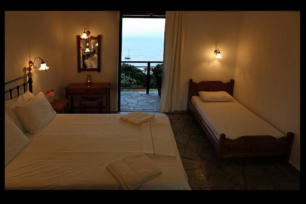 Mando Beachfront Stafylos Rom bilde