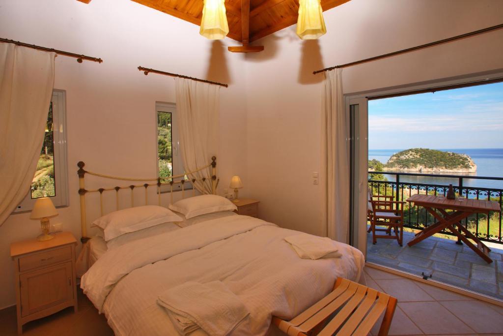 Mando Beachfront Stafylos Rom bilde